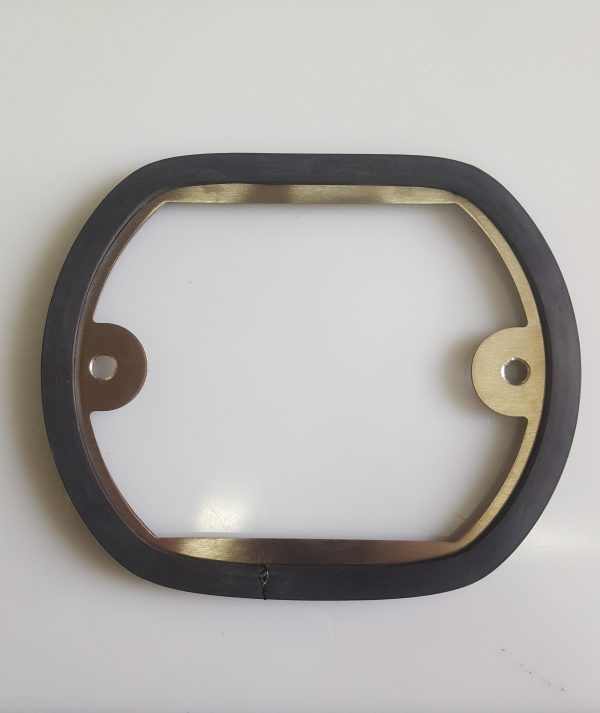 Black gasket on stainless ring